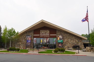 Cody, Wyoming 'deki Buffalo Bill Center' ın ön girişi.