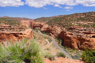 Burr Yolu manzaralı Grand Staircase Escalante Ulusal Anıtı Utah 'ta.