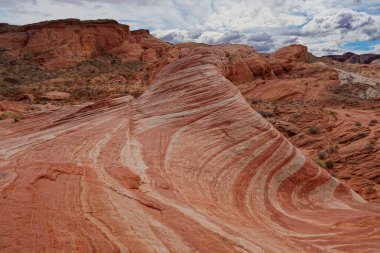Nevada 'daki Fire State Park Vadisi' nde renkli kırmızı kaya oluşumu