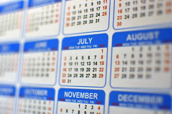 关闭7月的桌面日历 有选择的重点 — 图库照片