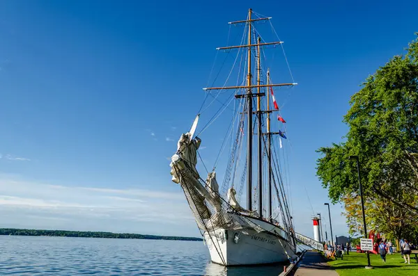 Brockville, Ontario, Kanada - 1 Eylül 2019 İmparatorluk Sandy Uzun Gemi Festivali 'ne demir attı..