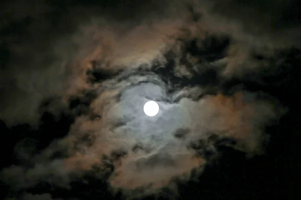 Luna Piena Nel Cielo Con Nuvole Paesaggio — Foto Stock