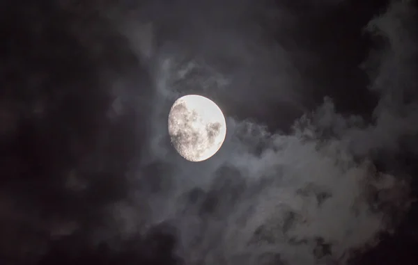Bulan Purnama Langit Dengan Pemandangan Awan — Stok Foto