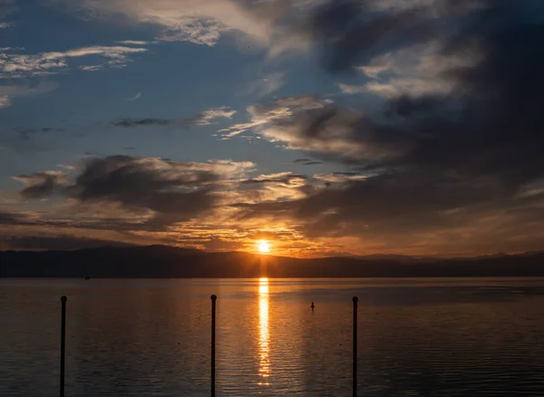 Danau Tenang Indah Dengan Matahari Terbenam Latar Belakang Alam — Stok Foto