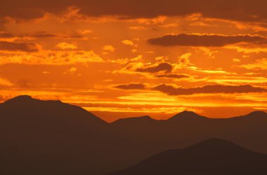 Doğal gün batımı bulutları gökyüzü arkaplanı, renk manzarası
