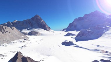 Dağ Karlı Güneş Işığı çizimi, 3D görüntüleme