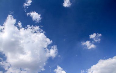 Güzel mavi gökyüzü ve bulutlar doğal arkaplan manzarası