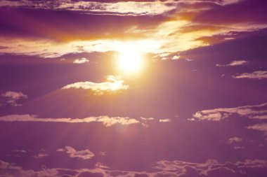 Gün batımı güneş ışığı parlıyor, doğal arka plan