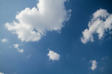 Güzel mavi gökyüzü ve bulutlar doğal arkaplan manzarası