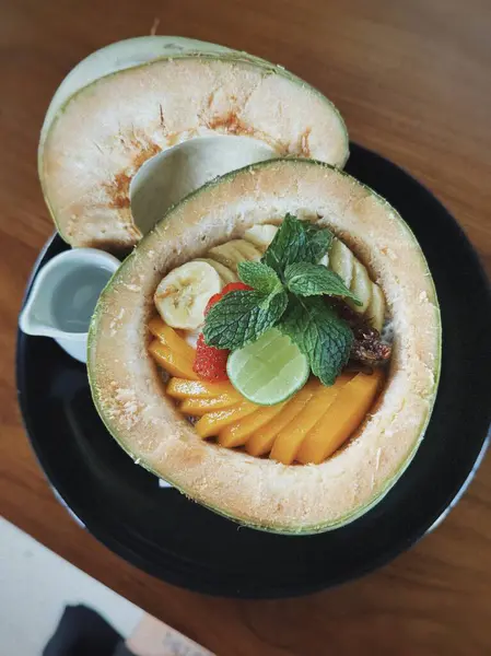 Güzel kahvaltı. Hindistan cevizli lapa..