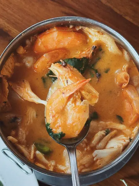 Tom Yam. Asya karides çorbası.