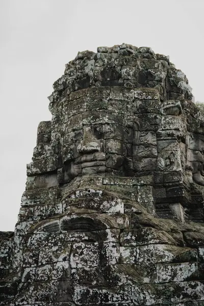  Kamboçya 'daki Bayon Tapınağı' nda Taş Surat 'ın yakın çekimi.