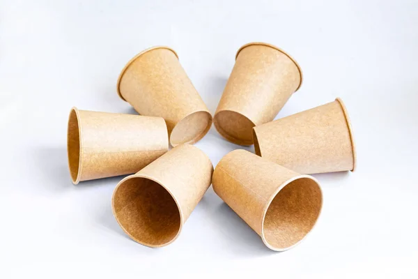 Hromada Papírových Hrnků Šest Papírových Kelímků Jedno Použití Lepenkového Papíru — Stock fotografie