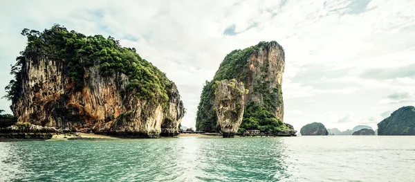 Prawdziwe Zdjęcie Słynnej Wyspy James Bond Niedaleko Phuket Tajlandii Podróż — Zdjęcie stockowe