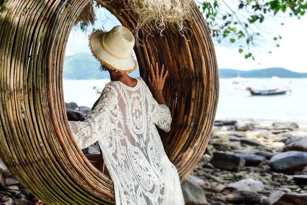 Beautiful Boho Styled Model Wearing Summer Hat Posing Beach Relaxing — Stok fotoğraf