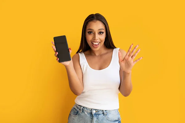 Young Happy Woman Wearing Basic Clothes Smiling Camera Showing Cellphone — Stock Photo, Image