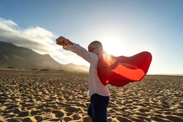 Happy Boy Playing Superhero Beach Wearing Red Cape Having Fun — Stock Photo, Image
