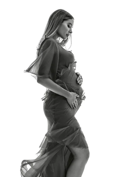 穿着红色衣服的怀孕少女的照片 工作室拍摄的一个女孩谁怀孕了一个孩子 自由的文字空间 怀孕的概念 — 图库照片