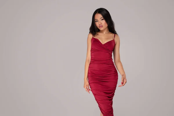Moderigtigt Elegant Asiatisk Skønhedskvinde Med Langt Hår Delikat Fyldes Smukke - Stock-foto