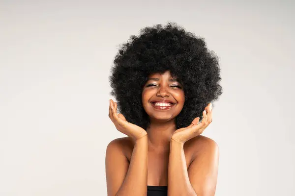 Heureuse Femme Afro Américaine Souriante Beauté Portrait Féminin Jeune Femme — Photo