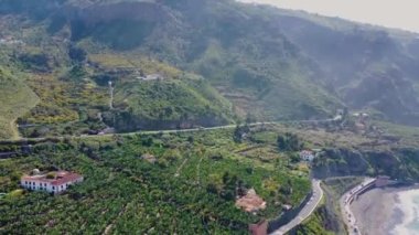 Tenerife, Kanarya Adaları, İspanya 'daki inanılmaz kıyı insansız hava aracı görüntüsü. 