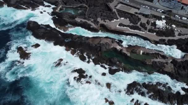 Tenerife岛Garachico镇自然游泳池的空中无人驾驶飞机图像 旅行目的地 — 图库视频影像