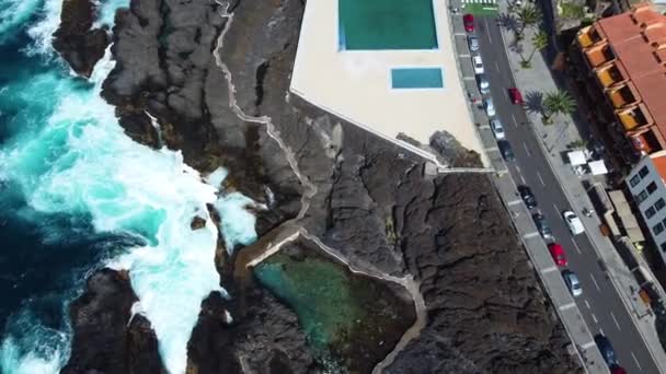 Tenerife岛Garachico镇自然游泳池的空中无人驾驶飞机图像 旅行目的地 — 图库视频影像