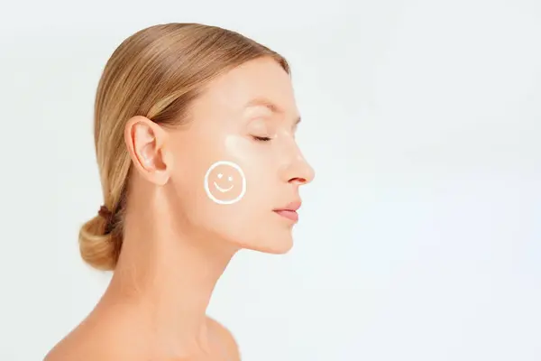 Beauty Woman Face Spf Sunscreen Skincare Treatment Facial Lotion Aging — Stock Photo, Image