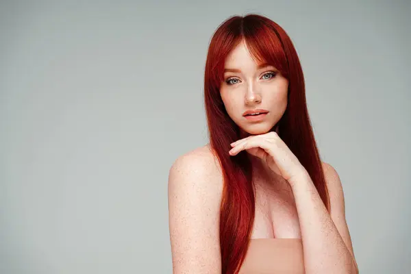 Beautiful Natural Young Woman Freckles Face Body Beauty Portrait Skincare Fotografia De Stock