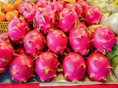 Bangkok 'taki markette ejderha meyvesi.