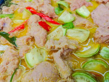 Balık köfteli yeşil köri, Tayland yemeği..