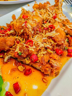 Demirhindi soslu kızarmış tavuk..