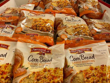 Grovetown, Ga USA - 10 25 22: Market Pepperidge çiftlik çantası Mısır ekmeği aromalı