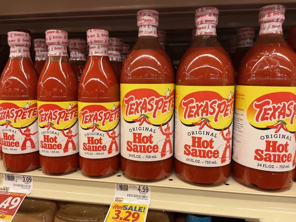 Grovetown, Ga USA - 10 25 22: Market Texas Pete etiketli acı sos