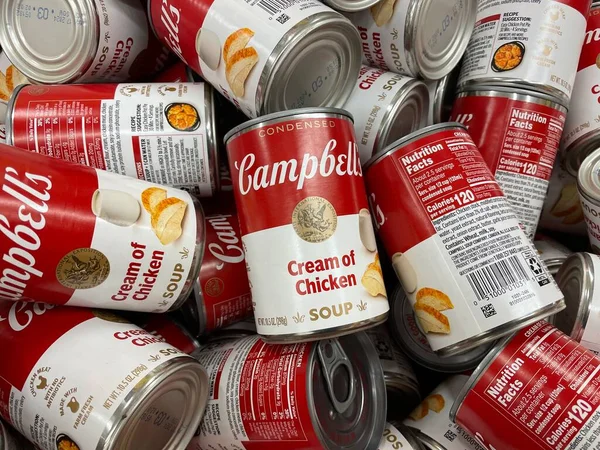 Grovetown, Ga USA - 10 25 22: Market Campbell 's Cream tavuk çorbası