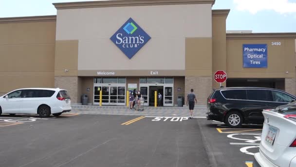 Duluth Usa Sam Club Retail Store Exterior People Wearing Face — Stock Video