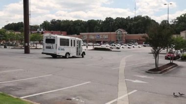 Buckhead, Ga USA - 05: 31 20: Kroger market otoparkı ve Buckhead 'deki ayaklanmalardan sonraki gün alışveriş merkezi