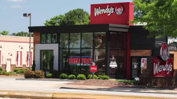 Duluth Usa Wendy Fast Food Restaurant Pleasant Hill Road Passing — Stock videók