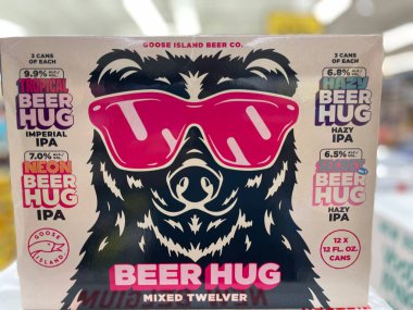 Grovetown, Ga USA - 10: 12 22: Market Bira Sarılması Renkli Bira 12 paket