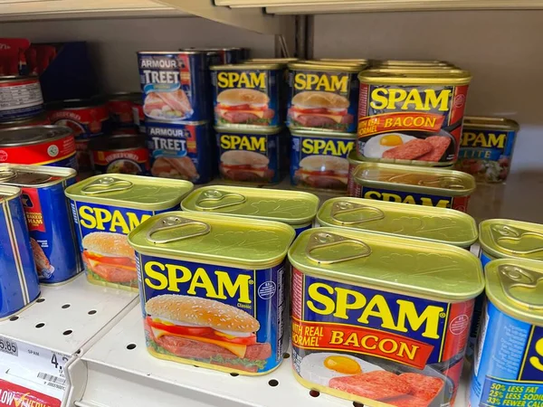 Grovetown, Ga USA - 10 12 22: Konserve kutusunda market spam 'i