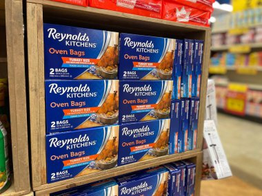 Grovetown, Ga USA - 11 02 22: Market Reynolds 'ları yemek pişirme torbaları
