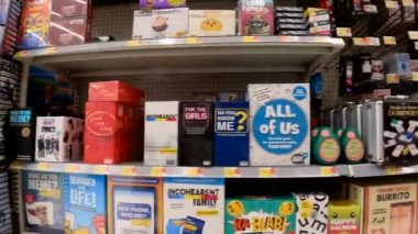 Waynesboro, Ga USA - 05: 26 22: Walmart süper market perakende satış mağazası iç pano oyunları bölümü