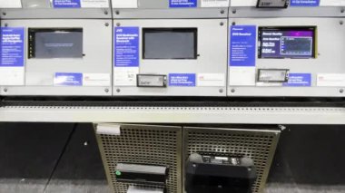Augusta, Ga USA - 02: 25 25: Best Buy perakende satış mağazası içi araba teybi ses ile sergileniyor