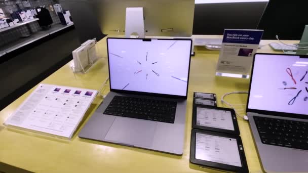 Augusta Usa Bästa Köp Butik Interiör Pan Laptop Display Med — Stockvideo