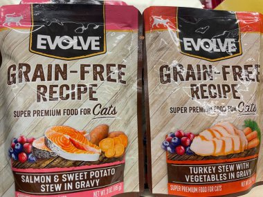 Grovetown, Ga USA - 09 11 22: Market evcil hayvan gıdalarını geliştirdi