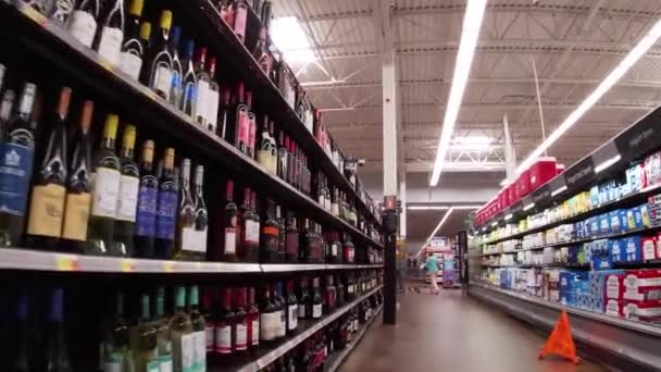 Columbia County Usa Beer Wine Aisle Walmart Supercenter Retail Store — Stock Video