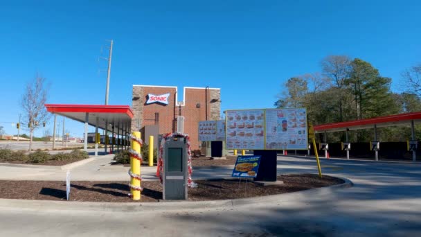 Grovetown Usa Sonic Fast Food Drive Restaurante Back Drive Thru — Vídeo de stock