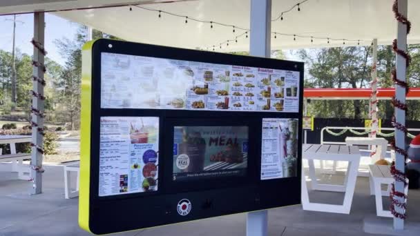 Grovetown Usa Sonic Fast Food Drive Restaurant Petit Menu Écran — Video
