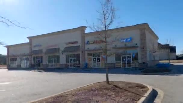Grovetown Usa Alışveriş Merkezi Tavası Modern Mavi Gökyüzüne Satılıyor — Stok video