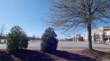 Grovetown, Ga USA - 12: 25 22: Walmart süper merkez yan tavası dış bina ve açık mavi gökyüzü